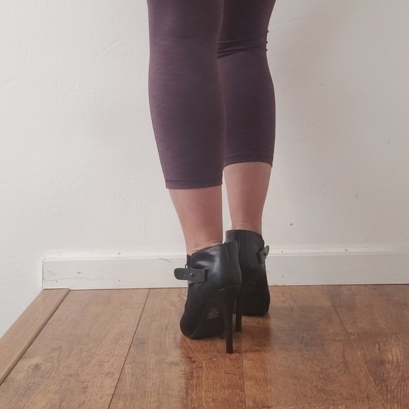 D Black Pointed Toe Booties Size 7.5 - Picture 6 of 7